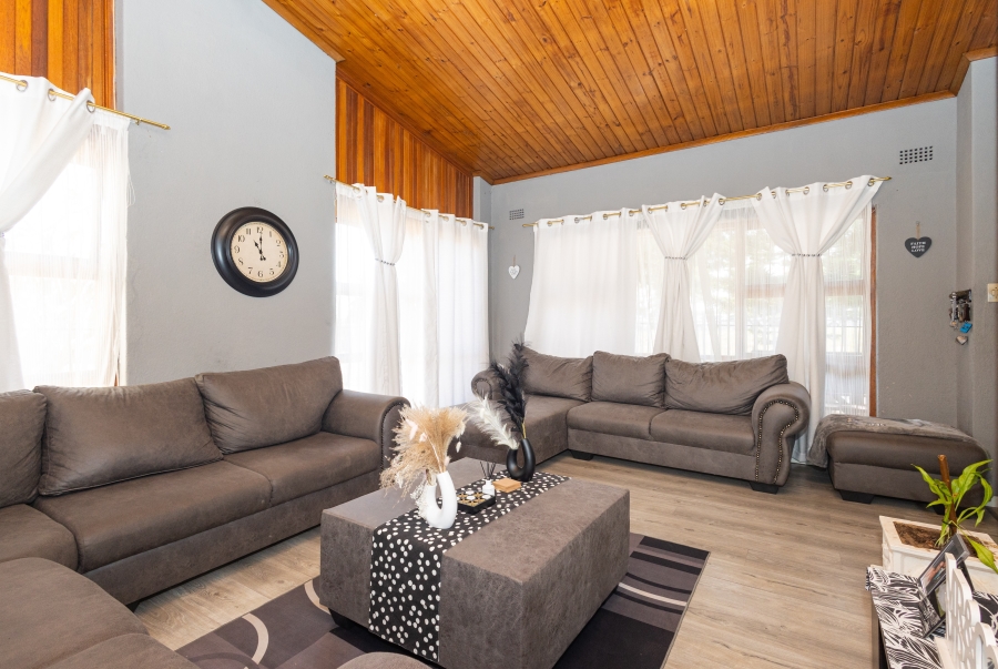 3 Bedroom Property for Sale in Peerless Park West Western Cape